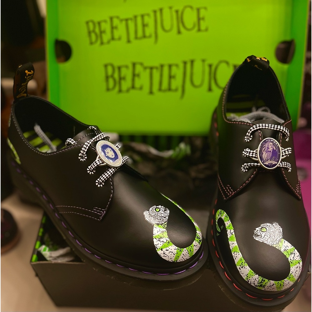💜🖤💚DR. Marten BeetleJuice Oxfords . Classic Cult Limited Edition Boots!🖤💚🤍